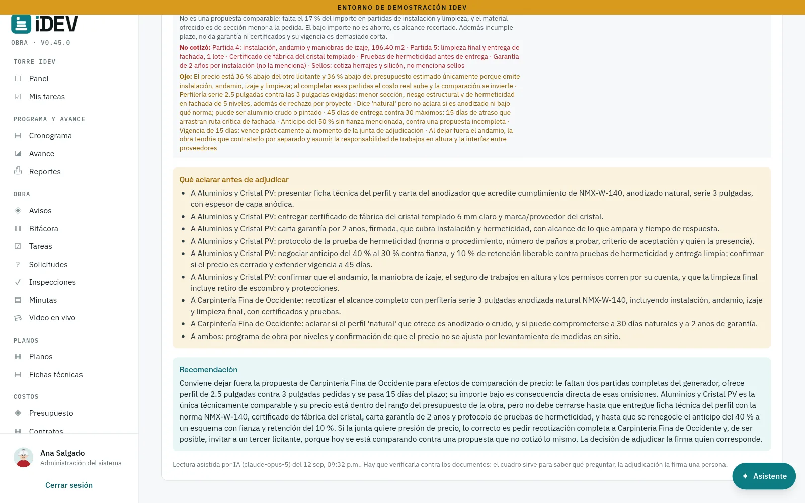 Cuadro comparativo con IA de dos propuestas: alcance, técnico y plazo de cada una, lo que no cotizó, los riesgos y la recomendación