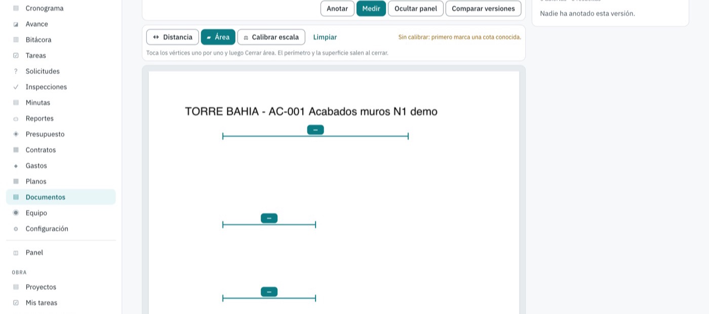 Visor de planos de iDEV con la herramienta de medición activa: distancia, área y calibración de escala sobre la lámina