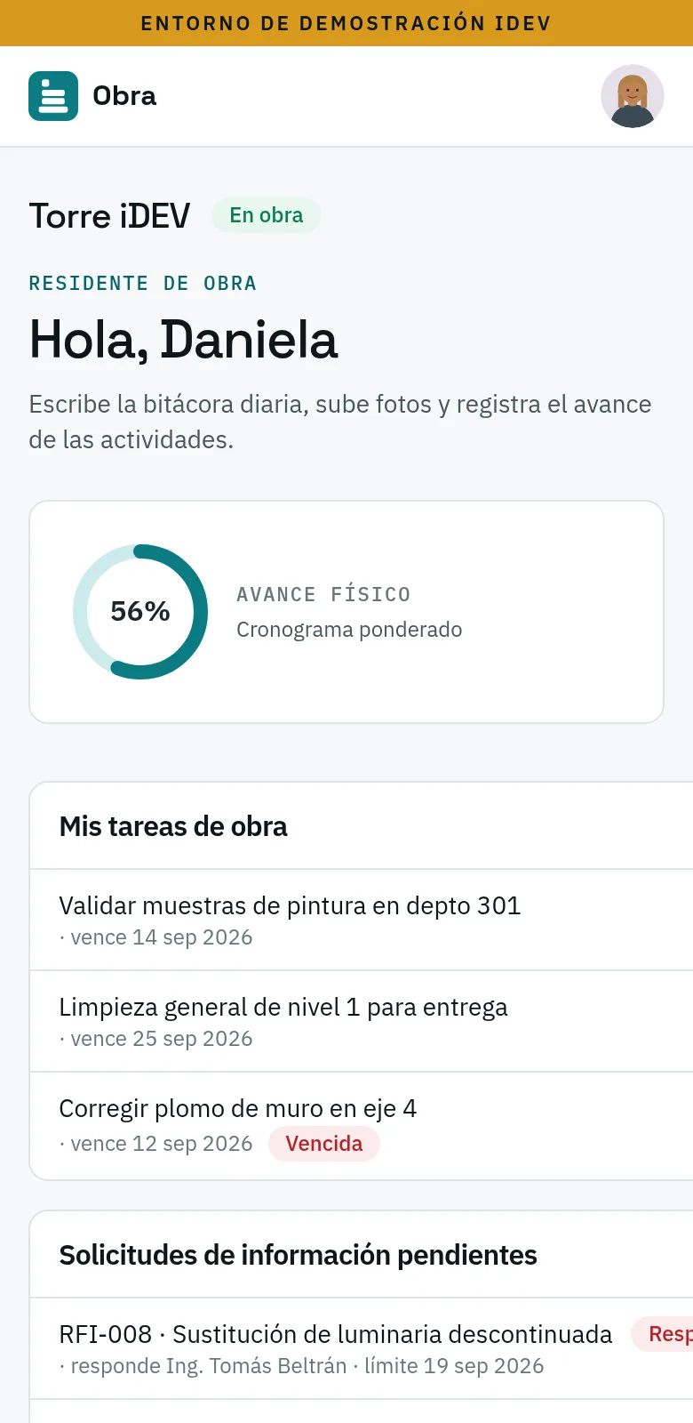 El CRM de Obra en un teléfono: panel con el avance del proyecto