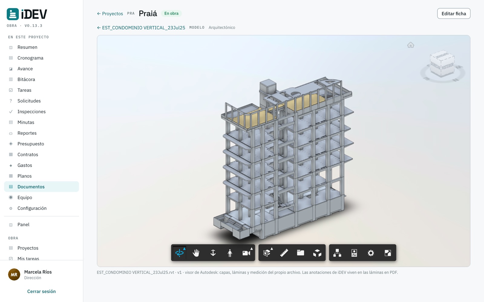 Un modelo de Revit abierto dentro de iDEV, con la barra de herramientas del visor de Autodesk